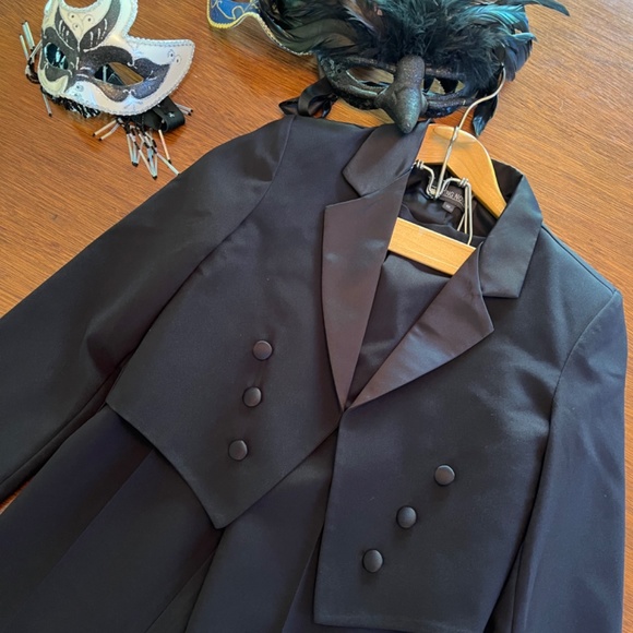 Black Spring Notion Tuxedo - Picture 3 of 6